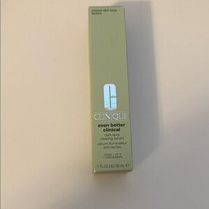 Clinique Even Better Clinical Serum in Light Green